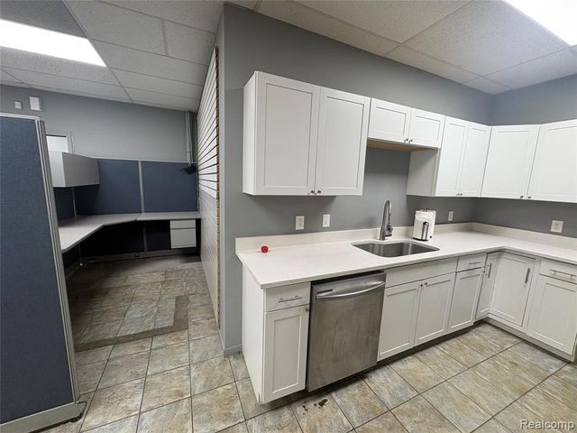 22850 Dequindre Rd, Warren, MI 48091