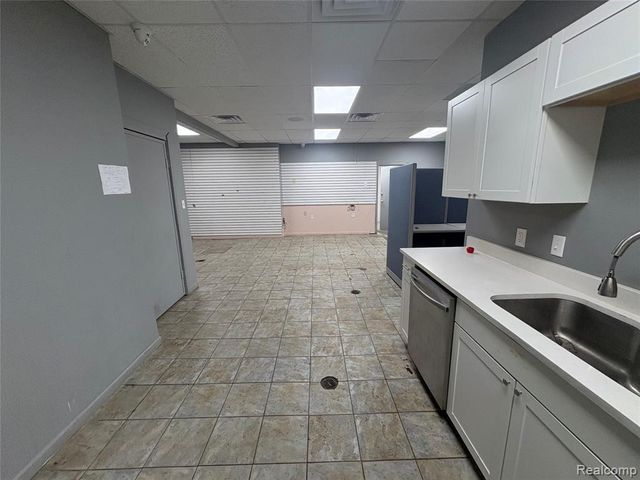 22850 Dequindre Rd, Warren, MI 48091