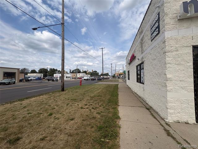 22850 Dequindre Rd, Warren, MI 48091