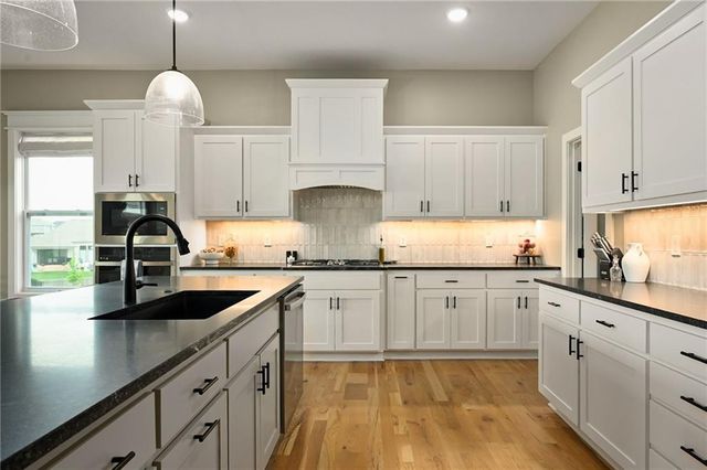 5831 McCormick Place, Shawnee, KS 66226