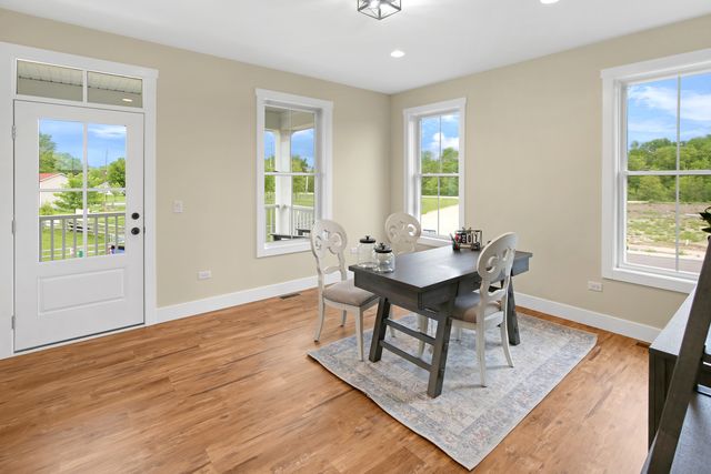 7 Willow Way, Ottawa, IL 61350