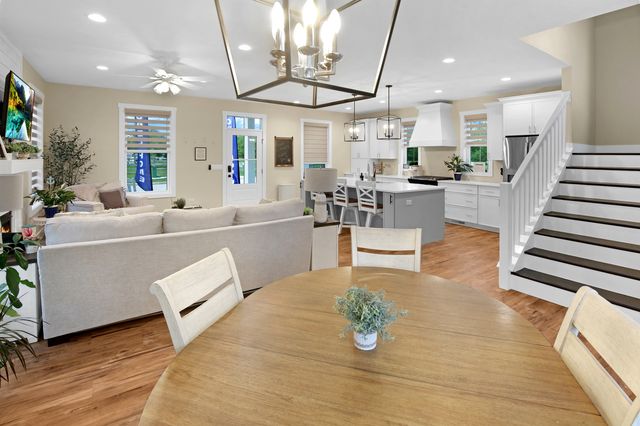 7 Willow Way, Ottawa, IL 61350