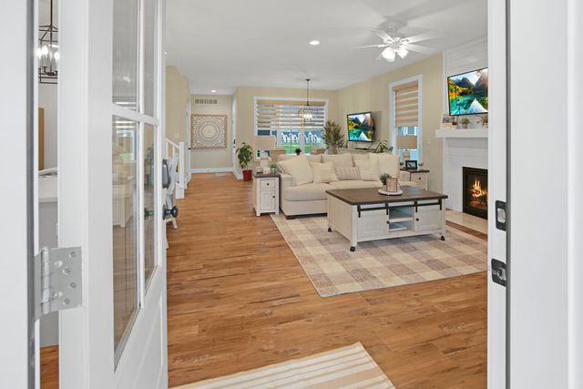 7 Willow Way, Ottawa, IL 61350