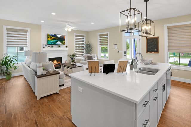 7 Willow Way, Ottawa, IL 61350