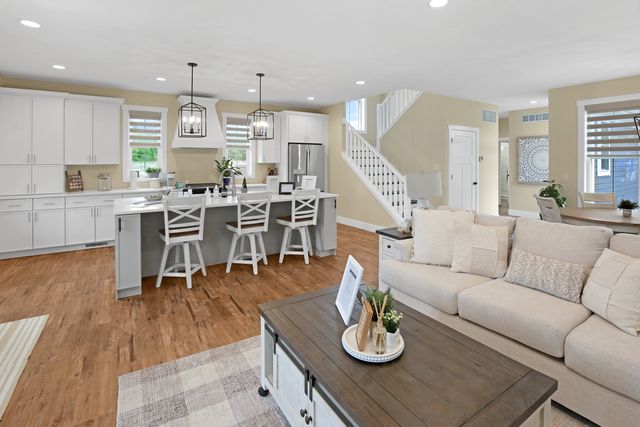 7 Willow Way, Ottawa, IL 61350