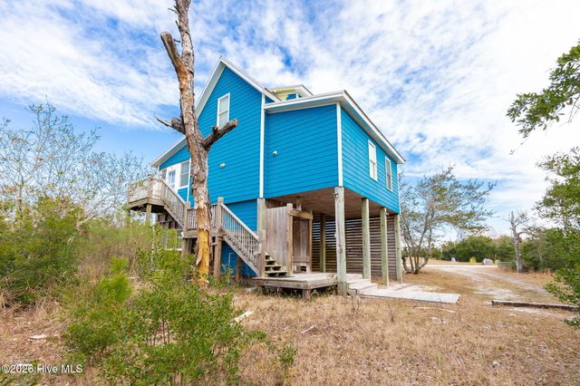 105 Sandy Landing Road, Cedar Island, NC 28520