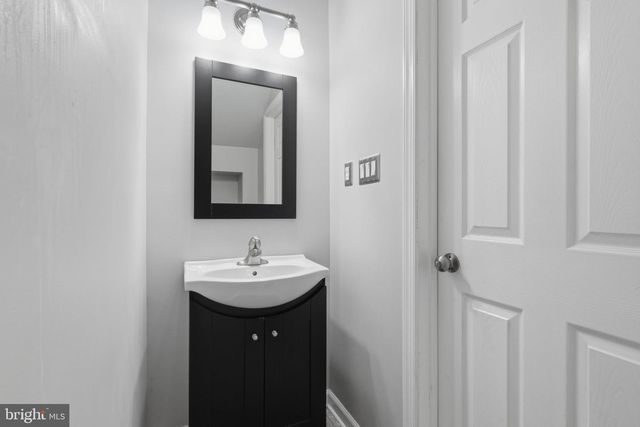 900 TURNING POINT CT, Frederick, MD 21701