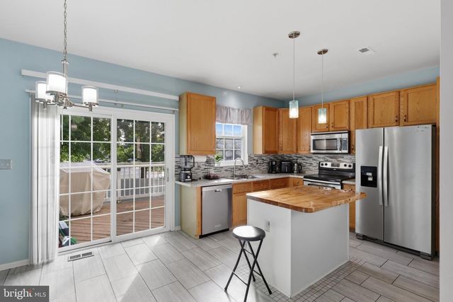 900 TURNING POINT CT, Frederick, MD 21701