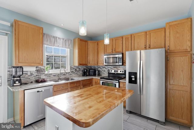 900 TURNING POINT CT, Frederick, MD 21701
