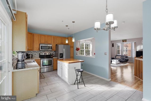 900 TURNING POINT CT, Frederick, MD 21701