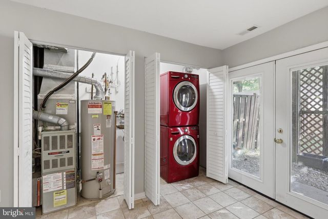 900 TURNING POINT CT, Frederick, MD 21701