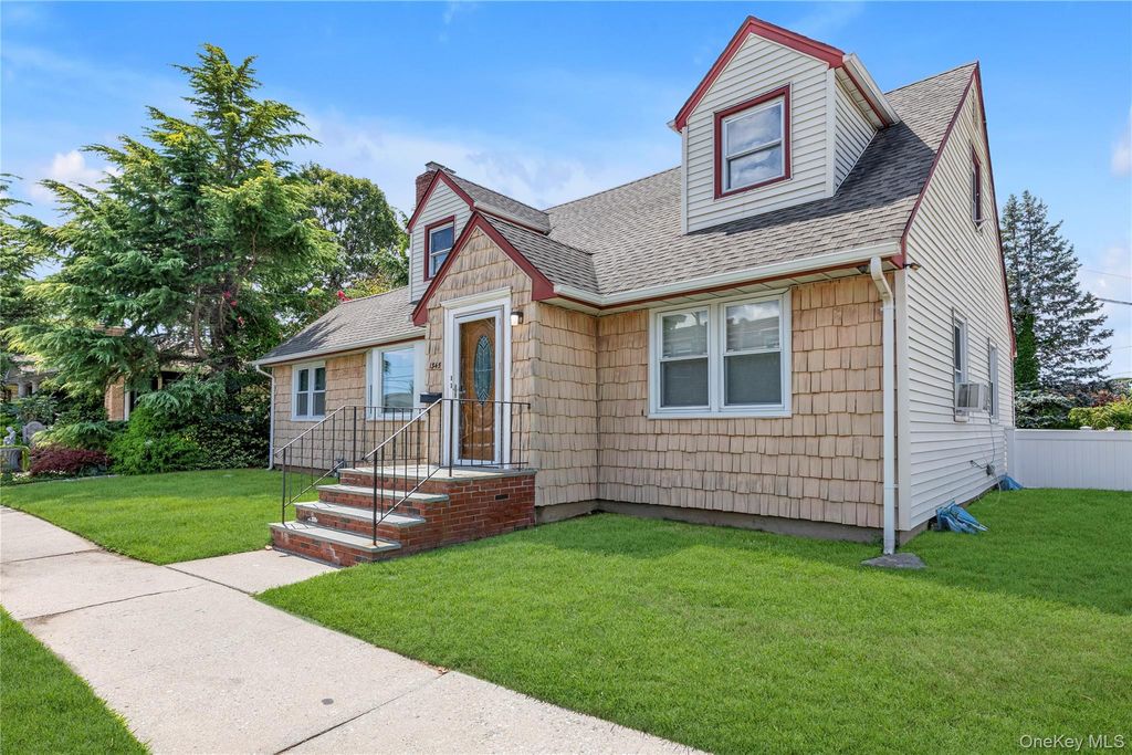 1345 Great Neck Road, Copiague, NY 11726 — exterior