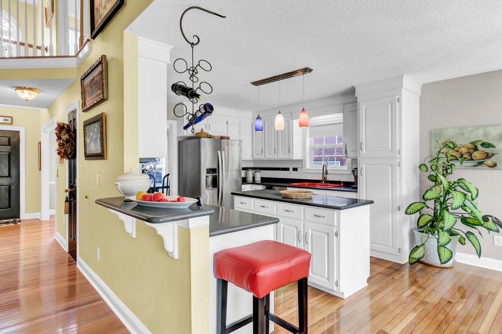 Image 11 of property listing at 5472 Clearview Drive, North Charleston, SC 29420