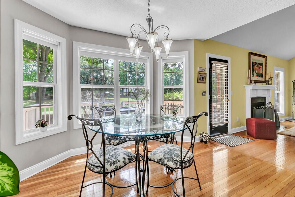 Image 12 of property listing at 5472 Clearview Drive, North Charleston, SC 29420