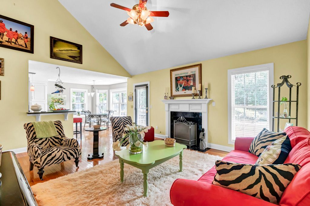 Image 13 of property listing at 5472 Clearview Drive, North Charleston, SC 29420