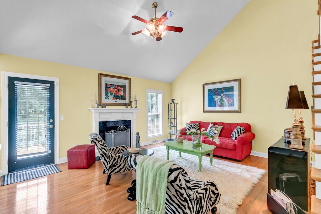 Image 14 of property listing at 5472 Clearview Drive, North Charleston, SC 29420