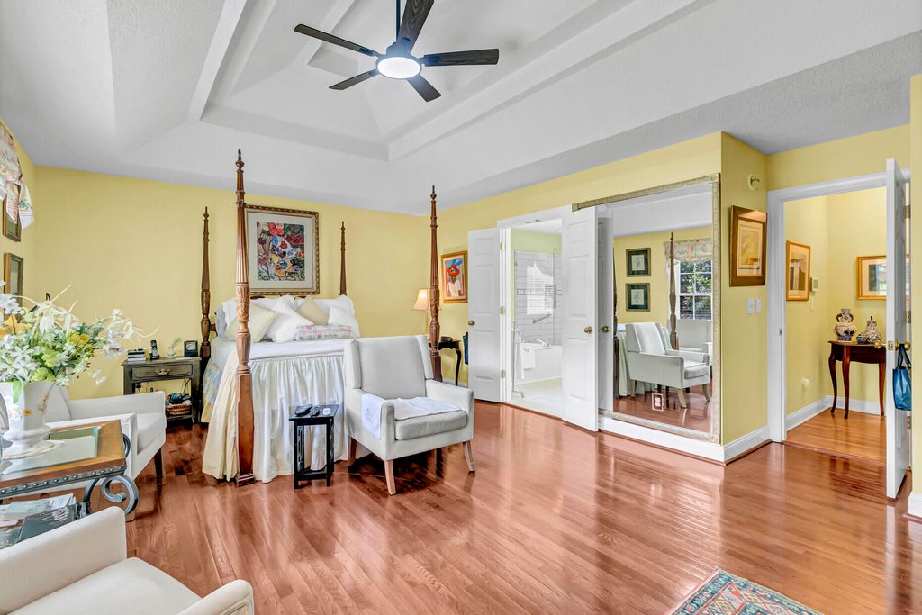 Image 17 of property listing at 5472 Clearview Drive, North Charleston, SC 29420