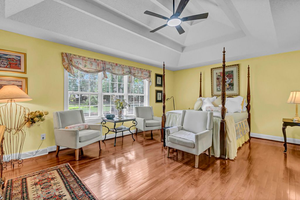 Image 18 of property listing at 5472 Clearview Drive, North Charleston, SC 29420