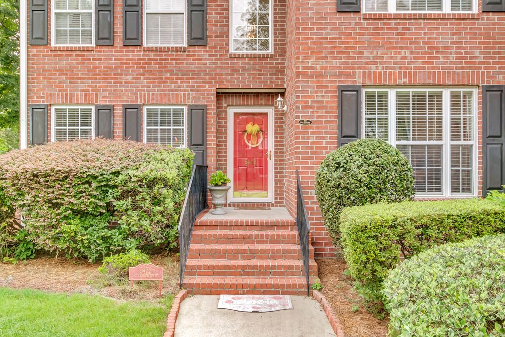 Image 2 of property listing at 5472 Clearview Drive, North Charleston, SC 29420