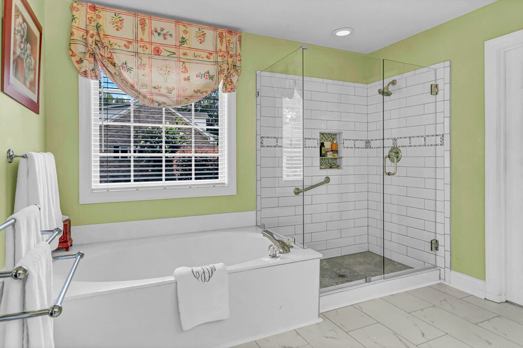 Image 21 of property listing at 5472 Clearview Drive, North Charleston, SC 29420