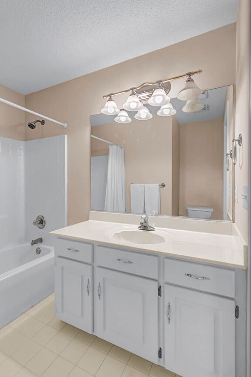 Image 33 of property listing at 5472 Clearview Drive, North Charleston, SC 29420