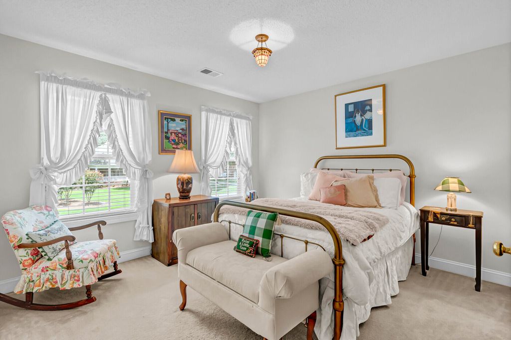 Image 34 of property listing at 5472 Clearview Drive, North Charleston, SC 29420