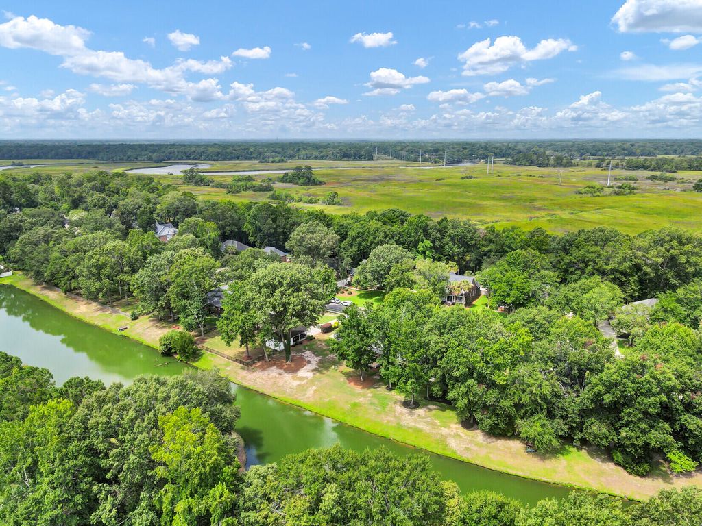 Image 48 of property listing at 5472 Clearview Drive, North Charleston, SC 29420