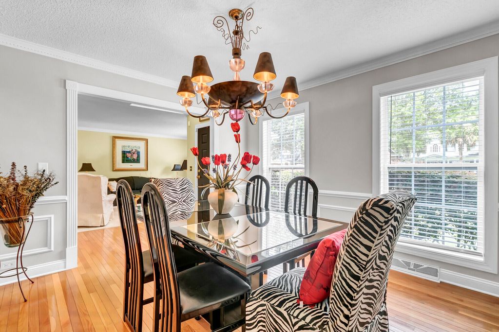Image 7 of property listing at 5472 Clearview Drive, North Charleston, SC 29420