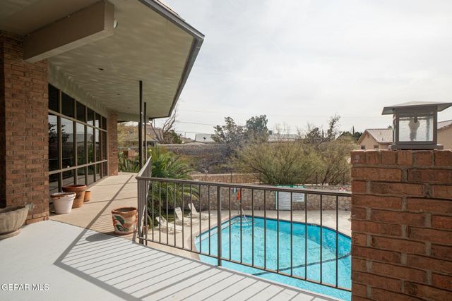 4433 N Stanton Street E210, El Paso, TX 79902