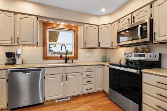 N4637 Old Hickory DRIVE, Onalaska, WI 54650