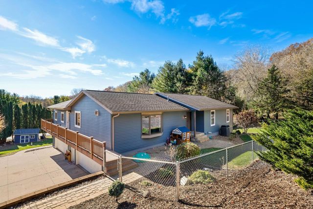 N4637 Old Hickory DRIVE, Onalaska, WI 54650