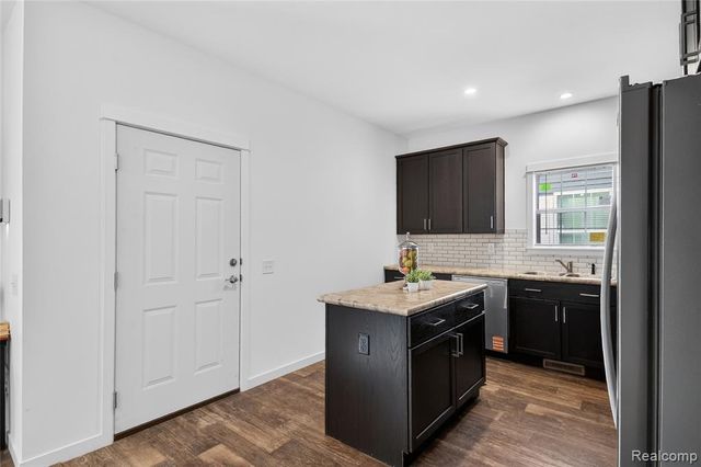 7551 Packard Ave, Warren, MI 48091