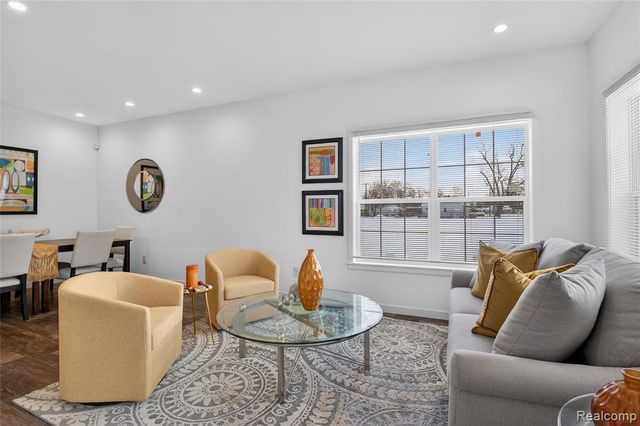 7551 Packard Ave, Warren, MI 48091