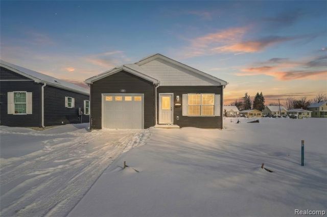 7551 Packard Ave, Warren, MI 48091