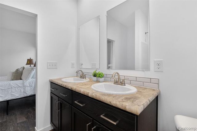 7551 Packard Ave, Warren, MI 48091