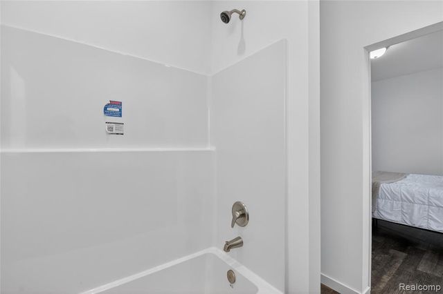 7551 Packard Ave, Warren, MI 48091