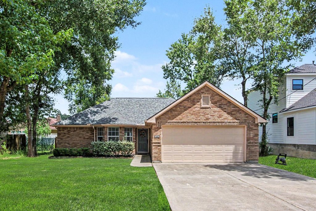 10718 Fairview Drive, Conroe, TX 77385