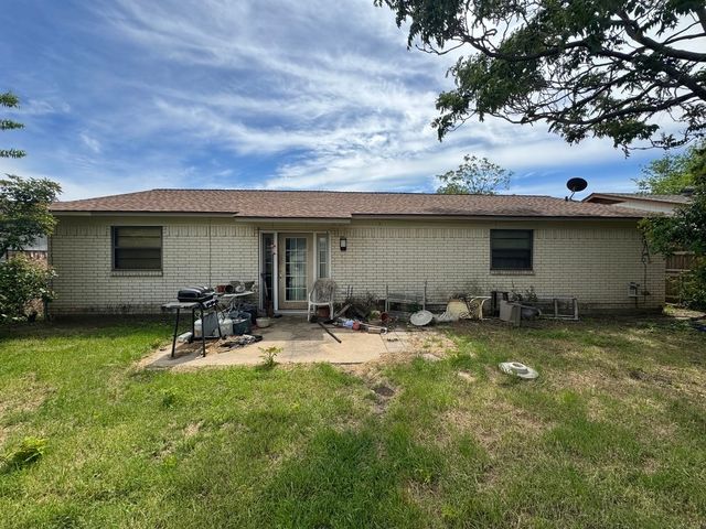 5633 Macdougall Drive, Haltom City, TX 76148