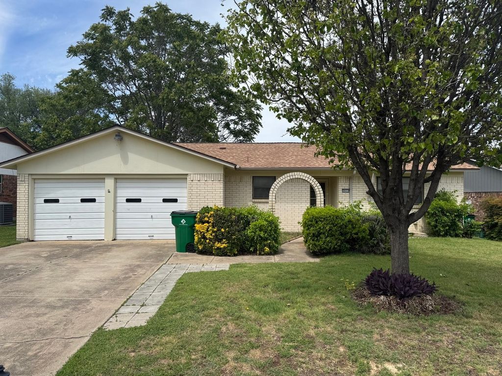 5633 Macdougall Drive, Haltom City, TX 76148