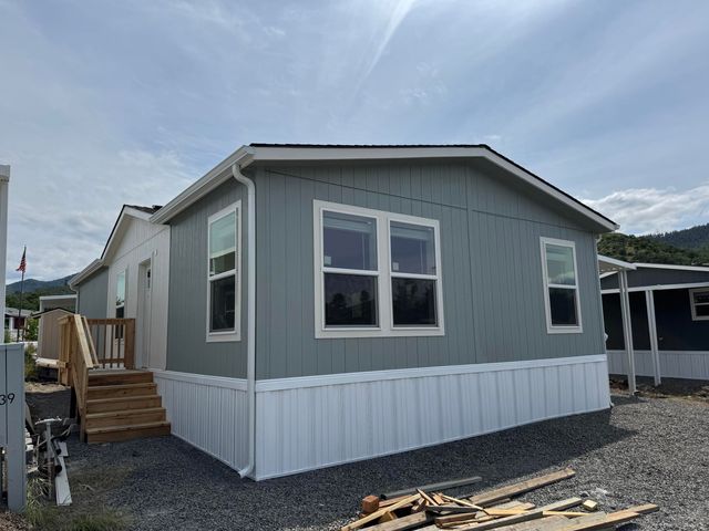 1 Corral Lane #38, Ashland, OR 97520