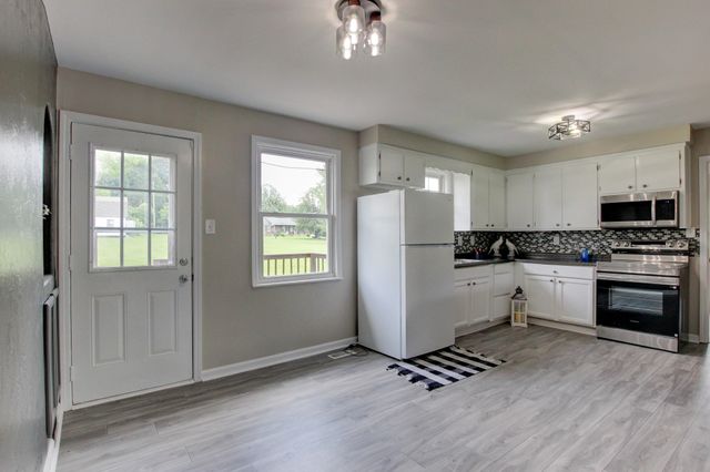 1375 Moss Rd, Clarksville, TN 37043