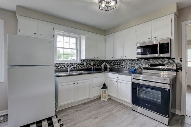 1375 Moss Rd, Clarksville, TN 37043
