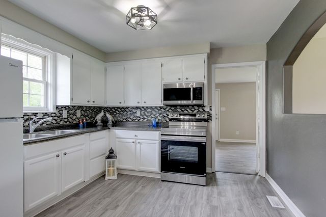 1375 Moss Rd, Clarksville, TN 37043