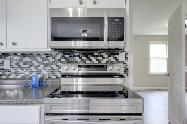 1375 Moss Rd, Clarksville, TN 37043