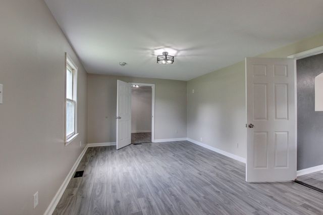 1375 Moss Rd, Clarksville, TN 37043