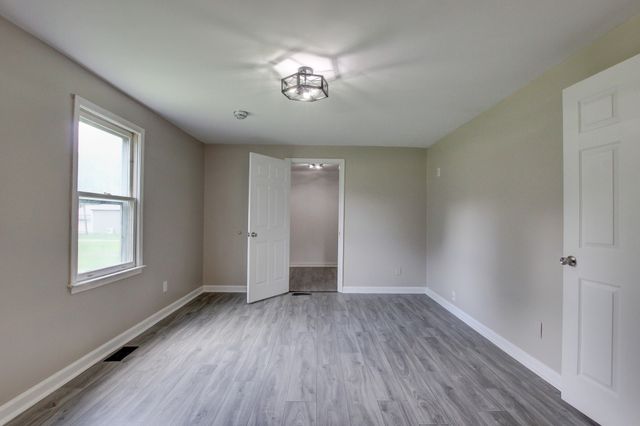 1375 Moss Rd, Clarksville, TN 37043