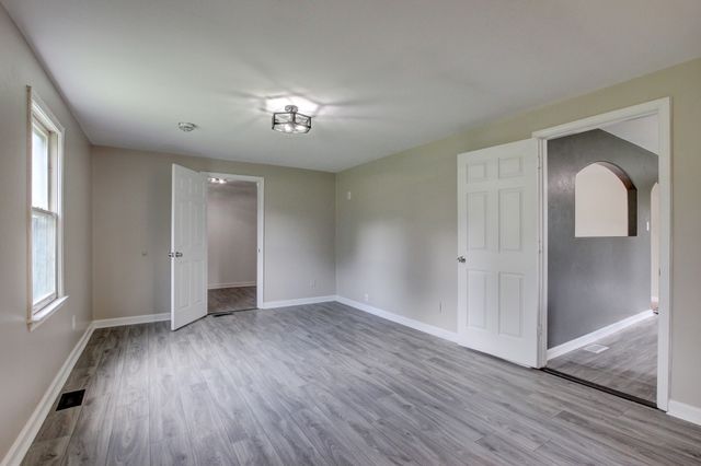 1375 Moss Rd, Clarksville, TN 37043