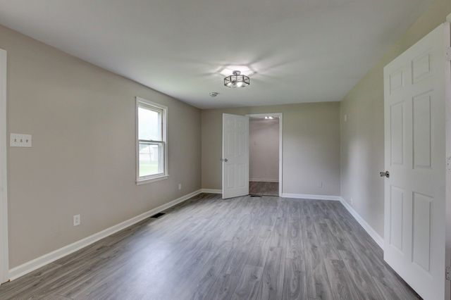 1375 Moss Rd, Clarksville, TN 37043