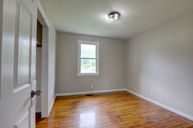 1375 Moss Rd, Clarksville, TN 37043