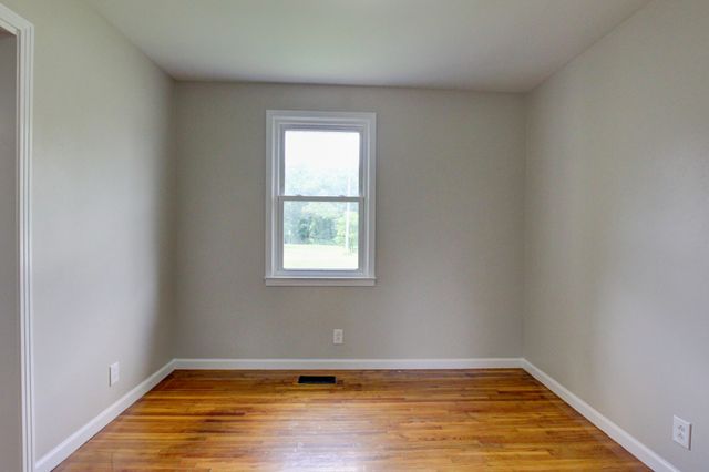 1375 Moss Rd, Clarksville, TN 37043